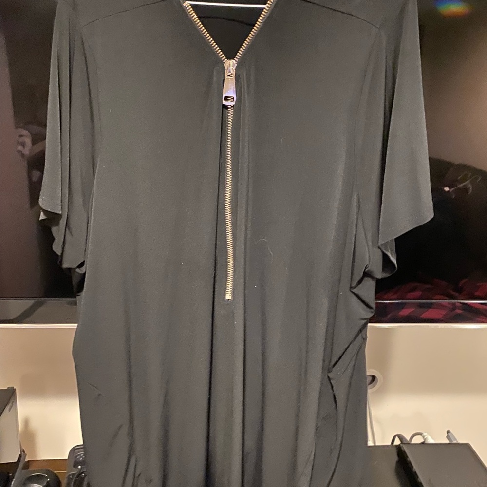Avenue Zip top.  30/32
